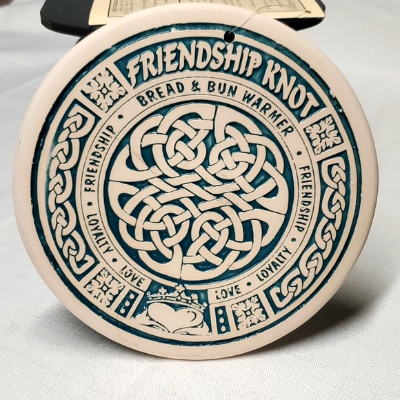Bread & Bun Warmer 6½" Stoneware Friendship Knot Ceramics Porcelain Kitchen Bake - Picture 4 of 11